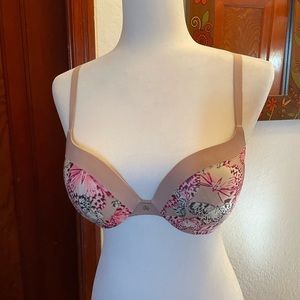 2 for $30 🛍️⭐️ Victoria secret padded bra 😊
